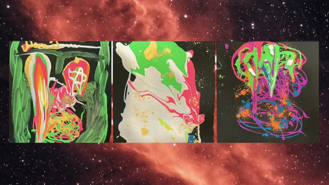 AKASHIが描いた3つのアート作品を宇宙のような星雲背景に並べた画像。黒い画用紙に鮮やかな絵の具がにじみ、自由な表現が広がっている。