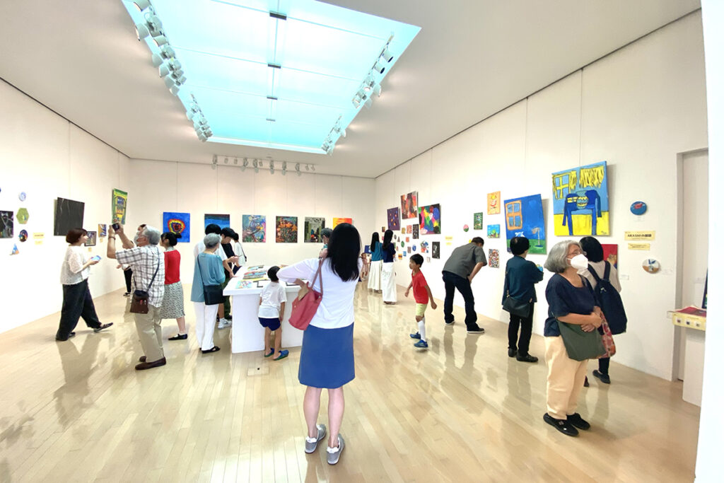 AKASHIの第二回個展、沖縄県立博物館・美術館の県民ギャラリーで開催された展示風景