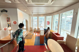 直島行きフェリーのキッズルーム｜子どもが遊べる船内スペース