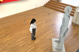 直島 ベネッセハウスミュージアムの体験型アート｜子どもが作品と向き合う様子
