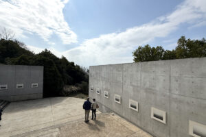 直島 ベネッセハウスミュージアムの外観｜安藤忠雄建築のコンクリート空間